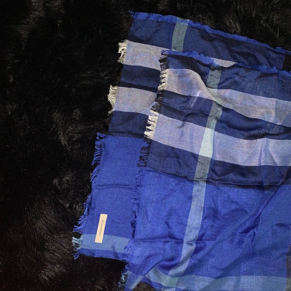 BURBERRY SCARF - Picture 5 of 5